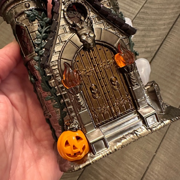 Bath & Body Works Haunted Castle Wallflower Fragrance Plug - Picture 9 of 9